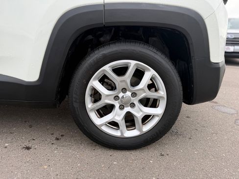 Used 2015 Jeep Renegade Latitude w/ Popular Equipment Group image 57