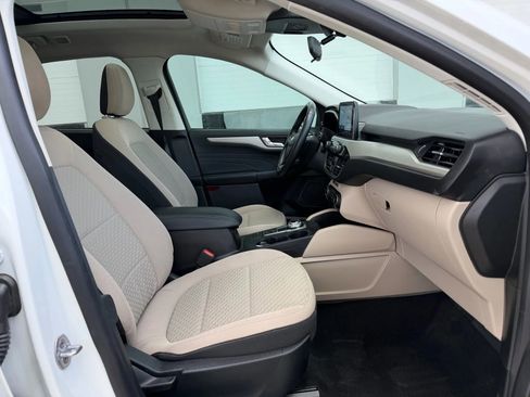 Used 2021 Ford Escape SE w/ SE Sport Appearance Package image 14