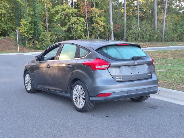 Used 2018 Ford Focus Titanium w/ Titanium Technology Package FWD image 3