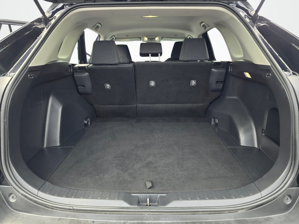 Used 2025 Toyota RAV4 LE AWD/4WD image 12