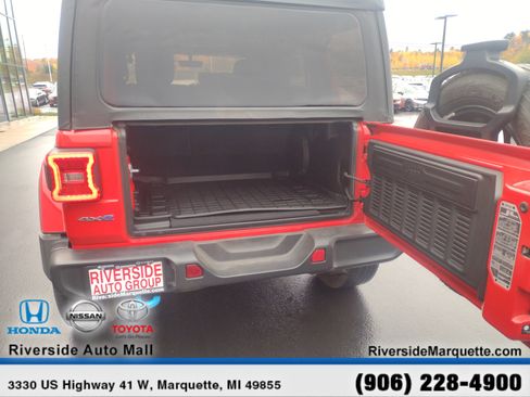 Used 2022 Jeep Wrangler Unlimited Sahara image 8