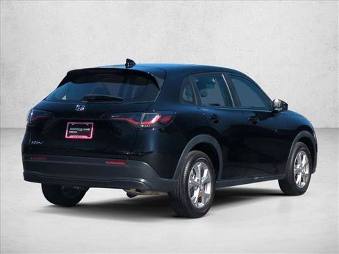 Used 2025 Honda HR-V LX image 5