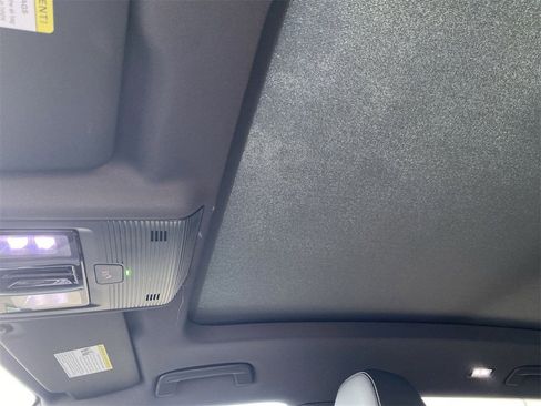 New 2026 Volkswagen Tiguan SE R-Line image 18