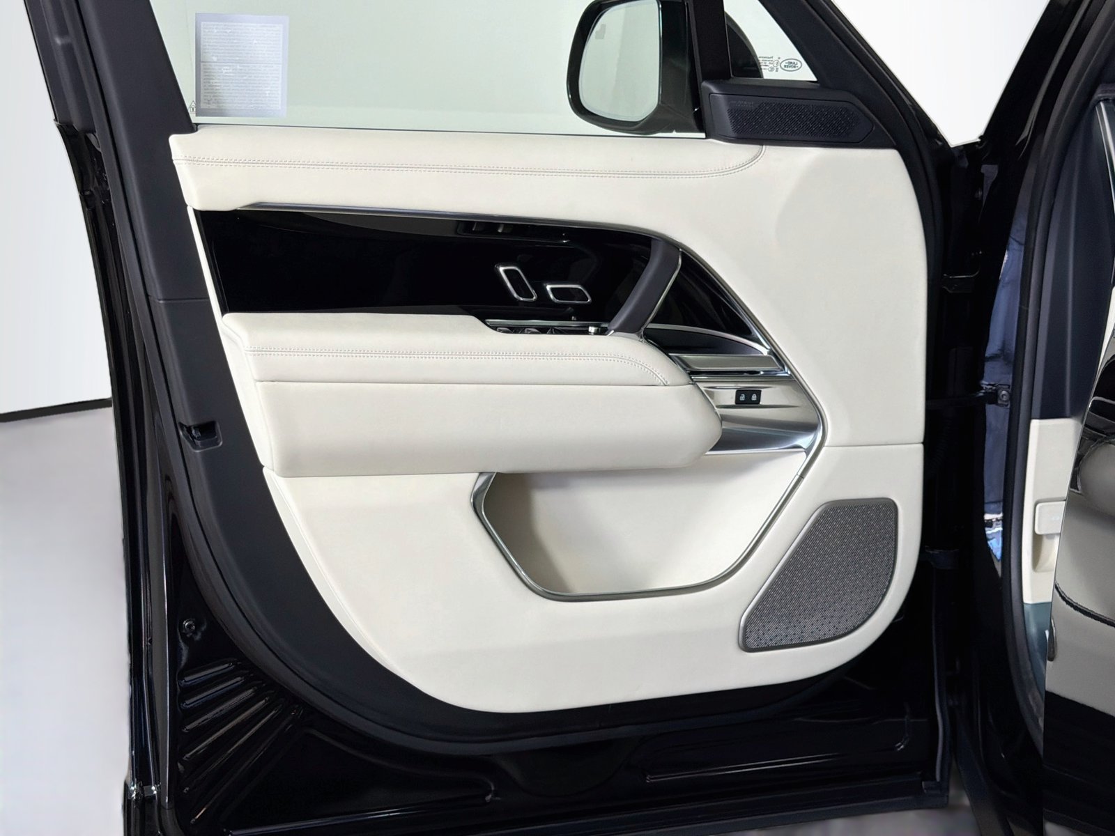 New 2026 Land Rover Range Rover Autobiography AWD/4WD image 21