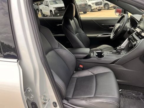Used 2022 Toyota Venza XLE AWD/4WD image 23