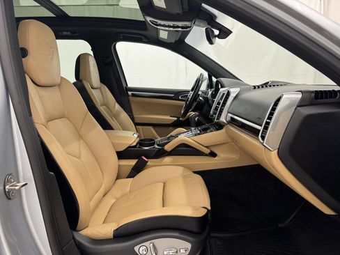 Used 2017 Porsche Cayenne Platinum Edition image 23