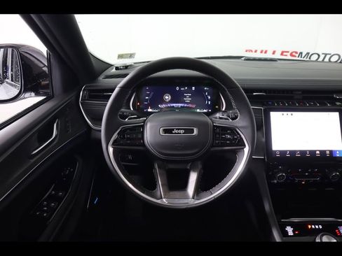 New 2024 Jeep Grand Cherokee Overland w/ Luxury Tech Group IV AWD/4WD image 17