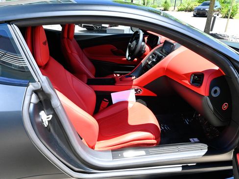Used 2021 Aston Martin DB11 Coupe RWD image 40