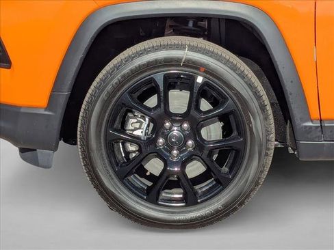 Used 2026 Jeep Compass Latitude image 10