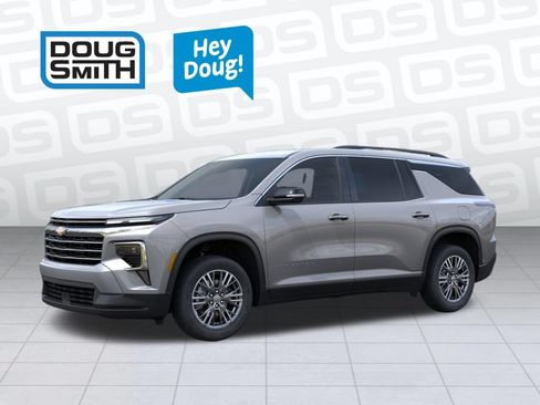 New 2026 Chevrolet Traverse LT w/ Driver Confidence Package AWD/4WD image 2