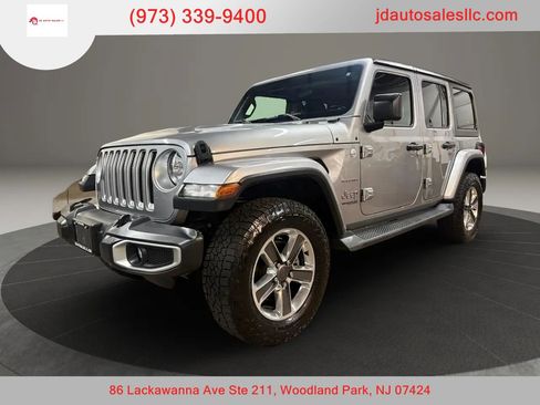 Used 2018 Jeep Wrangler Unlimited Sahara w/ Dual Top Group AWD/4WD image 1