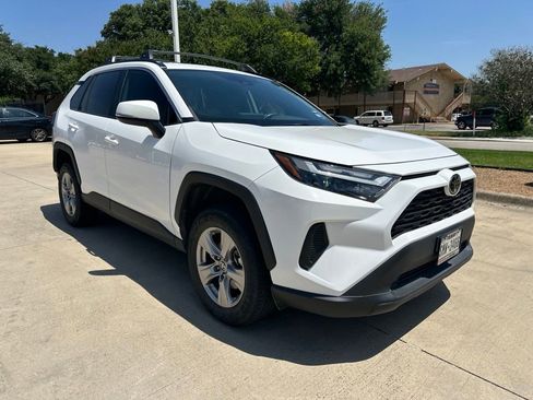 Used 2022 Toyota RAV4 XLE FWD image 12