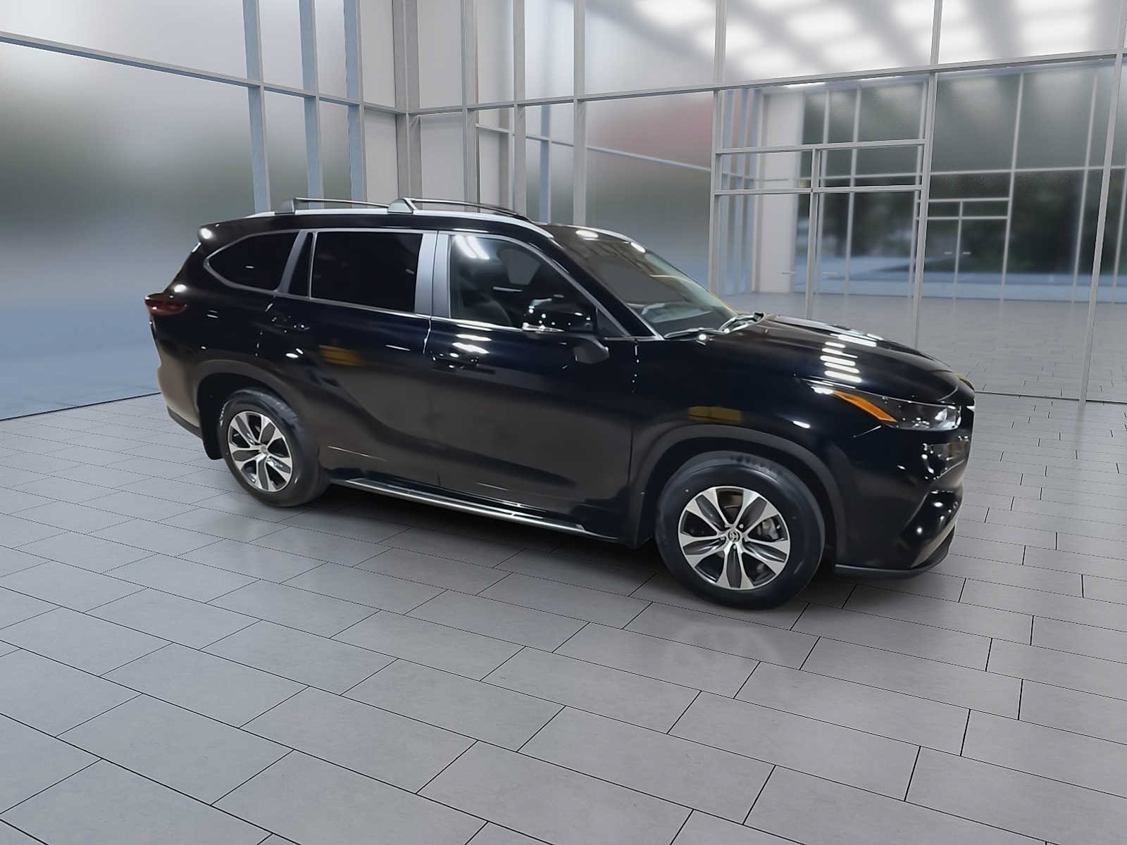 Used 2024 Toyota Highlander XLE AWD/4WD image 2
