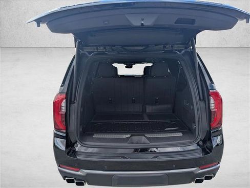 Used 2025 GMC Yukon XL AT4 w/ AT4 Premium Plus Package AWD/4WD image 7