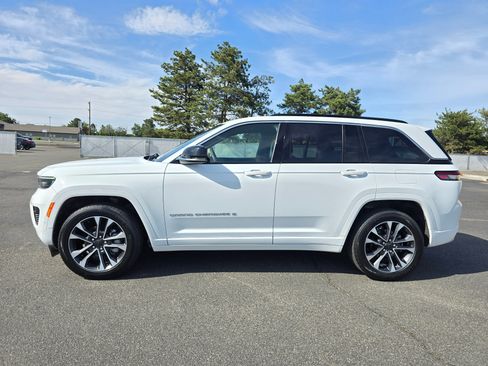 Used 2024 Jeep Grand Cherokee Overland AWD/4WD image 35