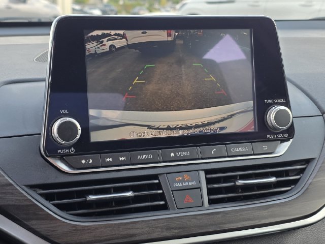 Used 2025 Nissan Altima 2.5 SV FWD image 11