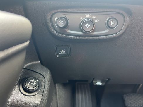 Used 2022 GMC Terrain SLT image 23