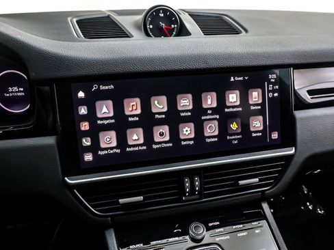 Used 2023 Porsche Cayenne Platinum Edition image 21