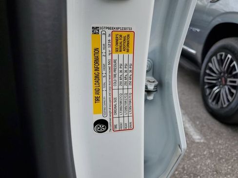 Used 2023 GMC Canyon AT4X image 31