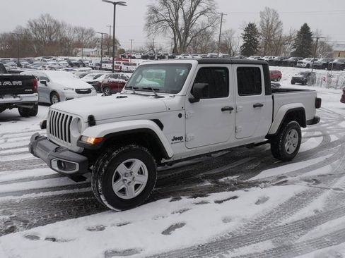Used 2022 Jeep Gladiator Sport image 8