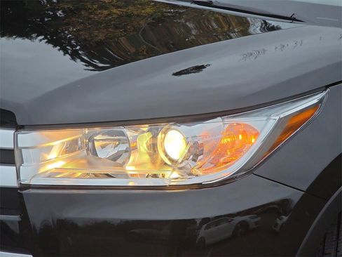 Used 2017 Toyota Highlander XLE image 37