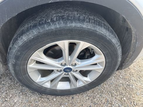 Used 2019 Ford Escape SE FWD image 5