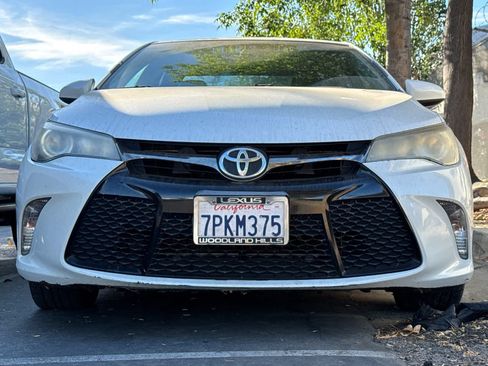 Used 2016 Toyota Camry SE FWD image 2