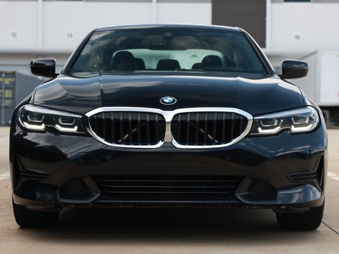 Used 2020 BMW 330i Sedan w/ Convenience Package RWD image 19