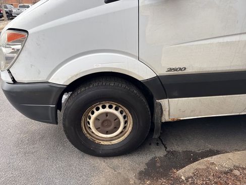 Used 2011 Mercedes-Benz Sprinter 2500 image 10