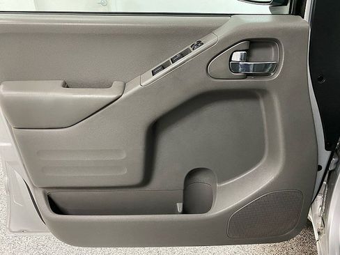 Used 2016 Nissan Frontier SV image 9