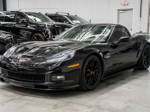Used 2013 Chevrolet Corvette Z06 w/ 3LZ Preferred Equipment Group RWD image 5