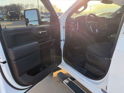 Used 2022 GMC Sierra 2500 SLE w/ SLE Value Package; image 10
