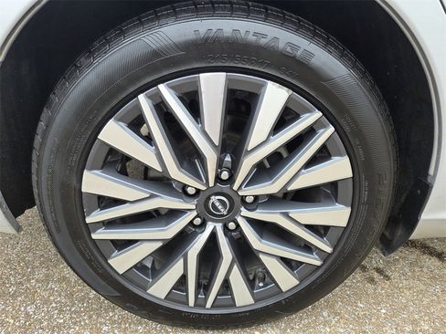 Used 2024 Nissan Altima 2.5 SV image 24