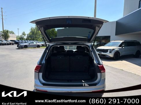 Used 2020 Volkswagen Tiguan SE FWD image 16