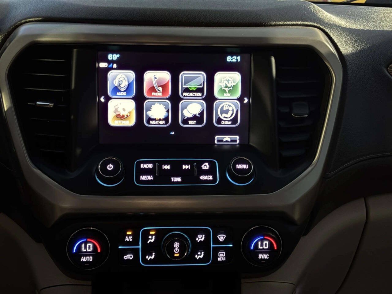 Used 2017 GMC Acadia Denali w/ Technology Package AWD/4WD image 30