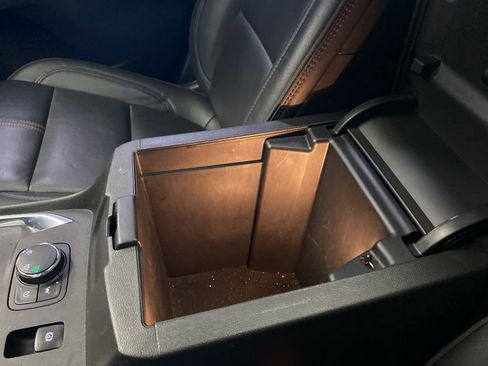 Used 2023 Chevrolet Traverse RS image 35