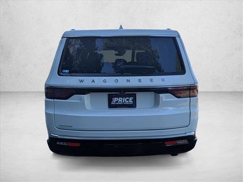 Used 2023 Jeep Wagoneer L 4WD w/ Premium Group I image 7