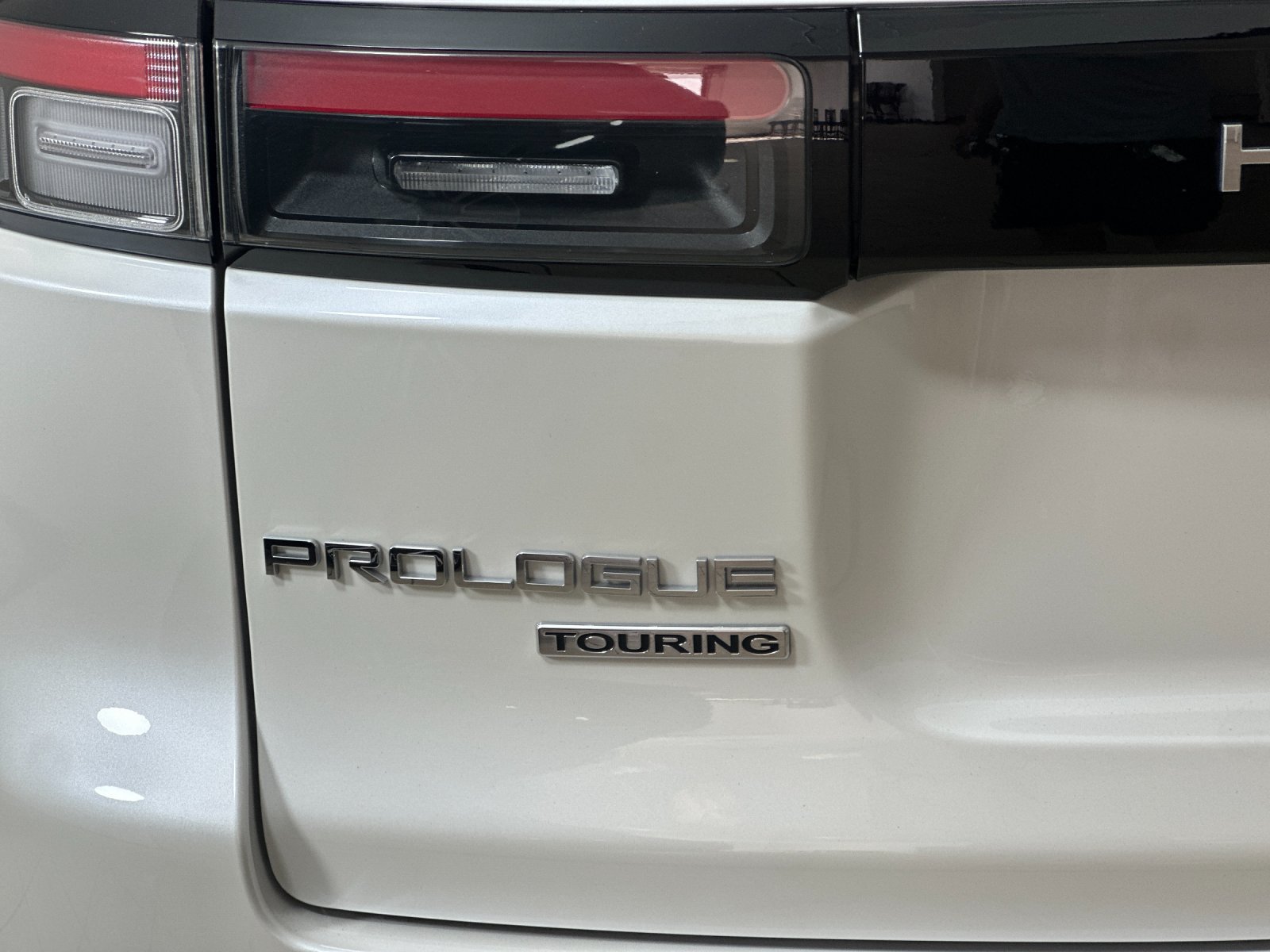 Used 2024 Honda Prologue Touring image 25