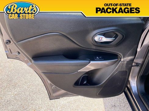 Used 2019 Jeep Cherokee Limited AWD/4WD image 18