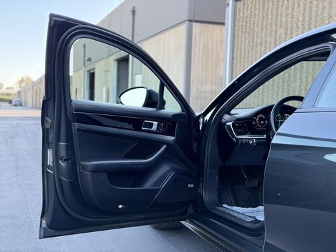 Used 2019 Porsche Panamera image 15