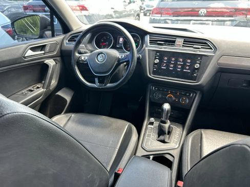 Used 2018 Volkswagen Tiguan SE FWD image 9