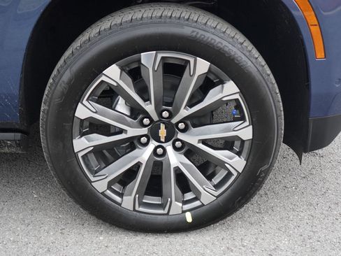 New 2026 Chevrolet Suburban High Country image 13