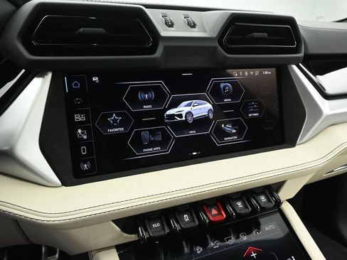 Used 2026 Lamborghini Urus SE AWD/4WD image 13