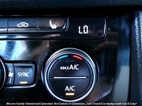 Used 2021 Volkswagen Jetta R-Line w/ R-Line Cold Weather Package FWD image 33