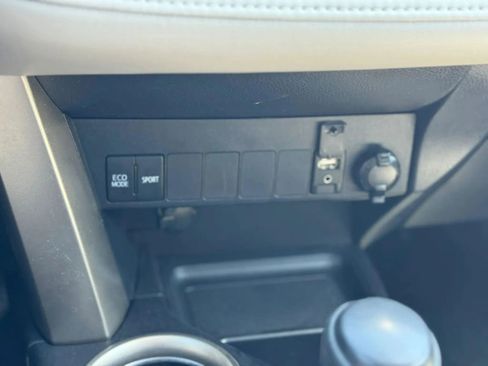 Used 2013 Toyota RAV4 XLE AWD/4WD image 21