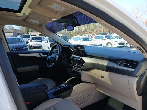 Used 2020 Ford Escape SEL image 16