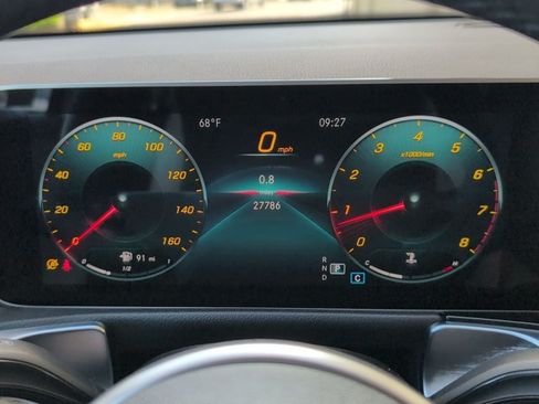 Used 2021 Mercedes-Benz GLB 250 w/ Premium Package image 11
