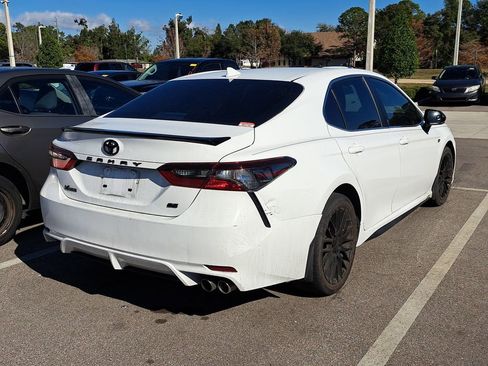 Used 2023 Toyota Camry SE image 3