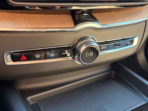 New 2026 Volvo XC60 B5 Plus w/ Climate Package image 18