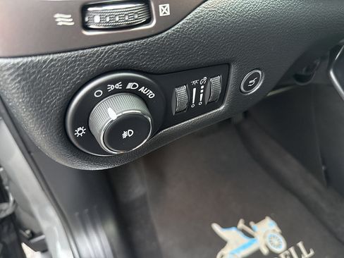 Used 2019 Jeep Cherokee Limited w/ Trailer Tow Group AWD/4WD image 38